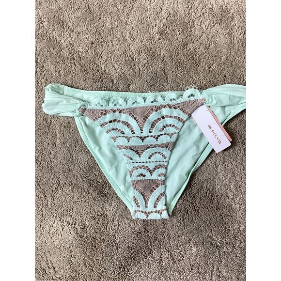 New. Pilyq lace fanned full bikini bottom. Large - Picture 4 of 7